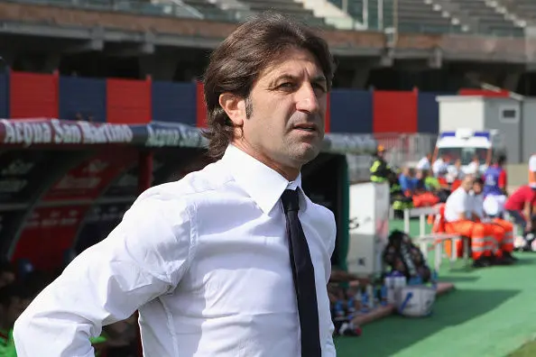 CAGLIARI, ITALY - OCTOBER 02: Cagliari\\'s coach Massimo Rastelli looks on   during the Serie A match between Cagliari Calcio and FC Crotone at Stadio Sant\\'Elia on October 2, 2016 in Cagliari, Italy.  (Photo by Enrico Locci/Getty Images)