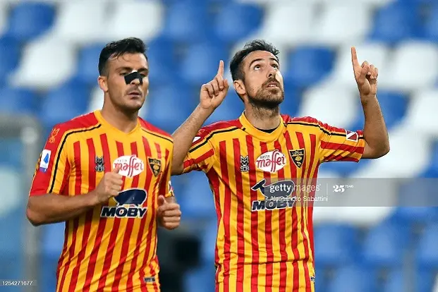 REGGIO NELL\\'EMILIA, ITALY - JULY 04: Marco Mancosu of US Lecce\\ncelebrates after scoring his team\\'s second goal during the Serie A match between US Sassuolo and  US Lecce at Mapei Stadium - Citt\\u00C3\\u00A0 del Tricolore on July 04, 2020 in Reggio nell\\'Emilia, Italy. (Photo by Alessandro Sabattini/Getty Images)