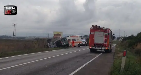 Incidente sulla strada dei Due Mari: due auto finiscono in cunetta