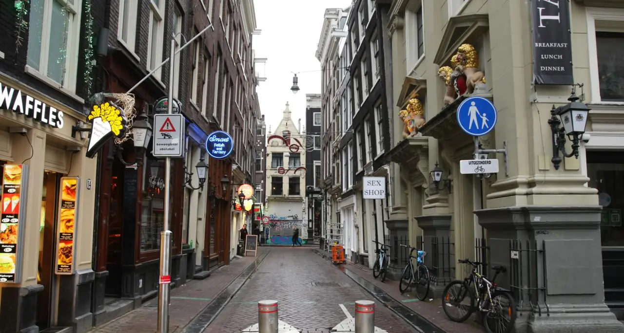 Droga, proposta shock sindaca Amsterdam: \"Venderla in farmacia e studi medici\"