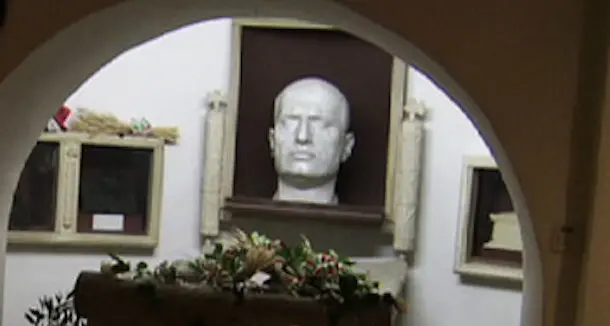 Assessora inneggia al Duce, scoppia la bufera, l'opposizione: \"Chiediamo le immediate dimissioni\"