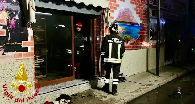 Olbia. Fiamme in una trattoria di via Mestre