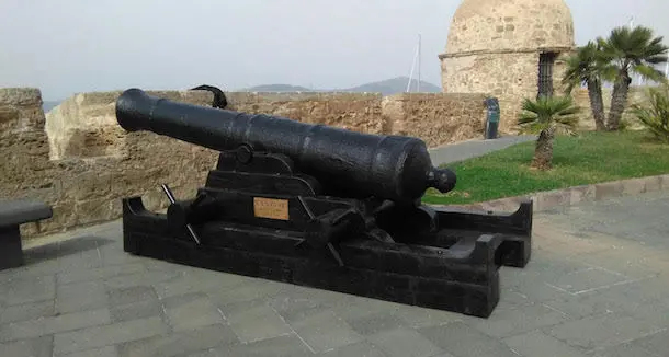 Restaurato, l'antico cannone è stato posizionato sul bastione Marco Polo