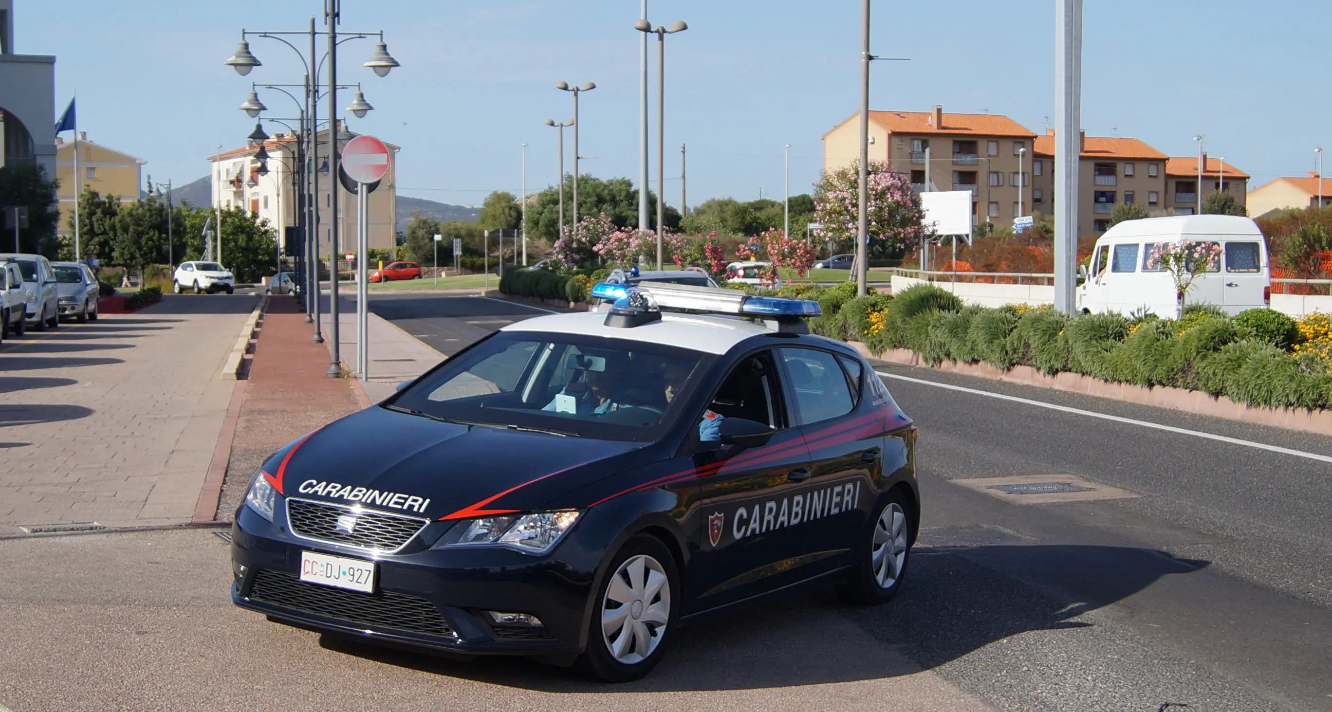 Tenta di svaligiare un appartamento, ma viene scoperta dal proprietario. Nomade di 25 anni arrestata dai Carabinieri