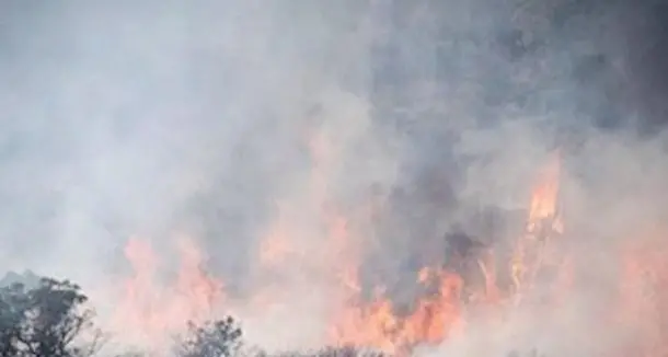 Vasto incendio sulla 131: strada chiusa al traffico in direzione Cagliari