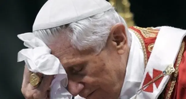 \"Papa Benedetto XVI sta per morire\". Il Vaticano smentisce