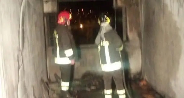 Incendio nello stabile del centro commerciale Eurostok