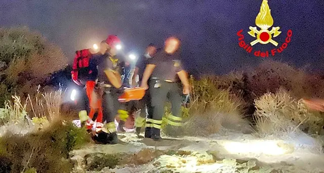 Donna cade dalla scogliera di Calamosca, soccorsa dai Vigili del Fuoco