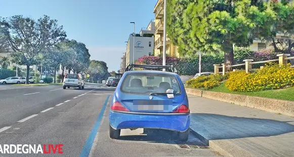 Il ‘mistero’ della Lancia Y “piena” di multe sulle strisce blu: l’auto non è nemmeno assicurata