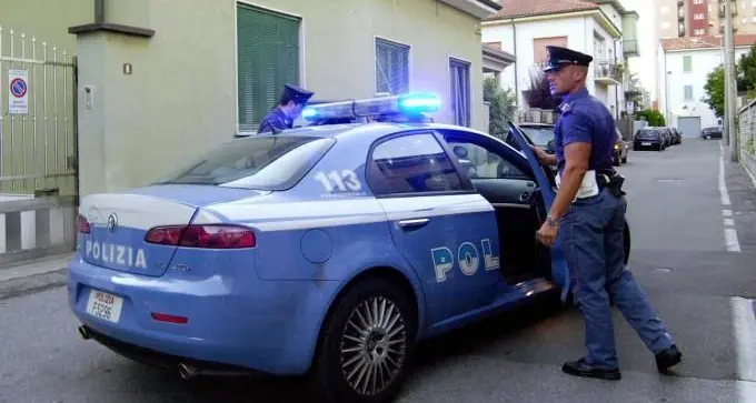 Ragazzino picchiato selvaggiamente da un gruppo di coetanei