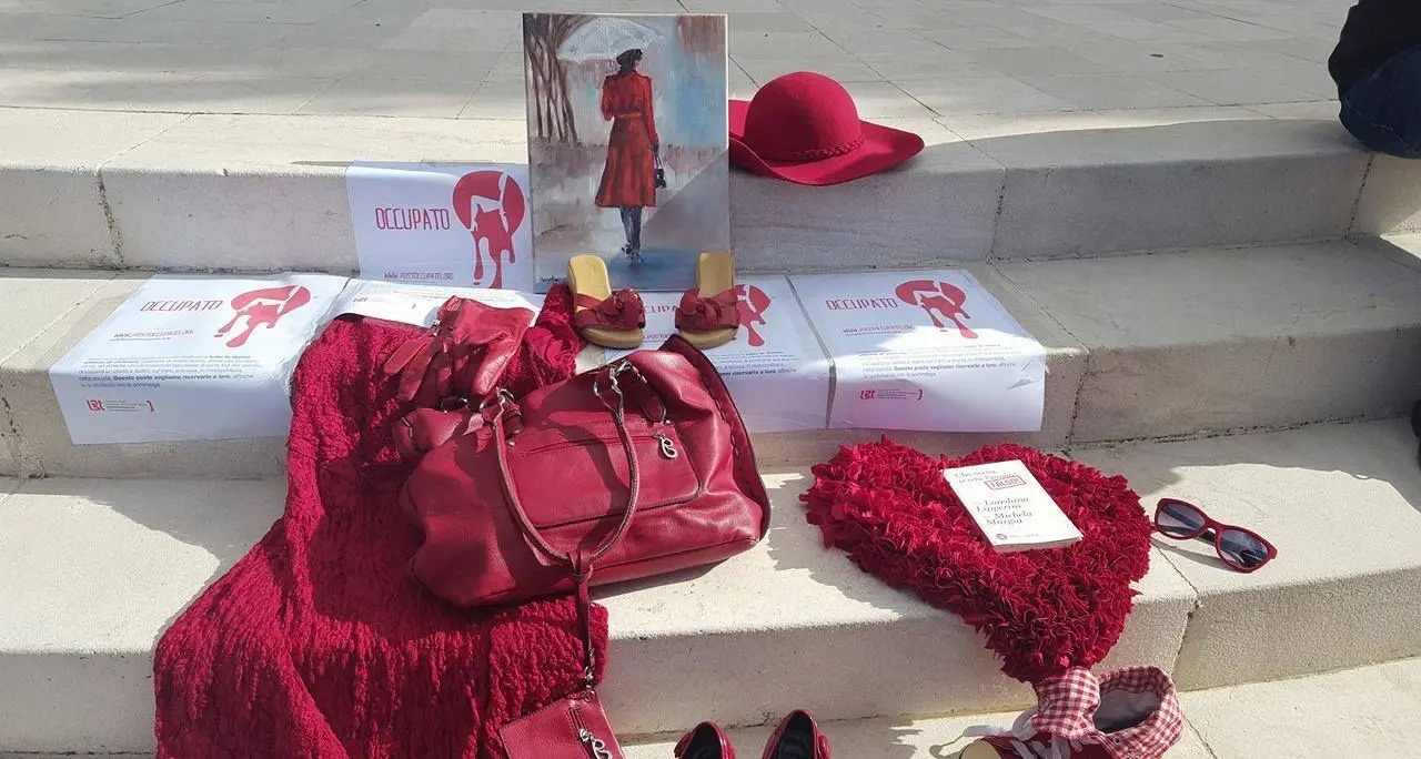 Flash mob contro il femminicidio nella piazza dedicata a Monica Moretti