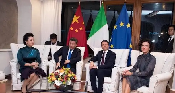 Per Renzi cena con il presidente della Repubblica cinese: \"Onorato di averlo accolto in Sardegna\"