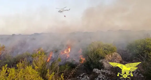 Allarme a Teti per un incendio