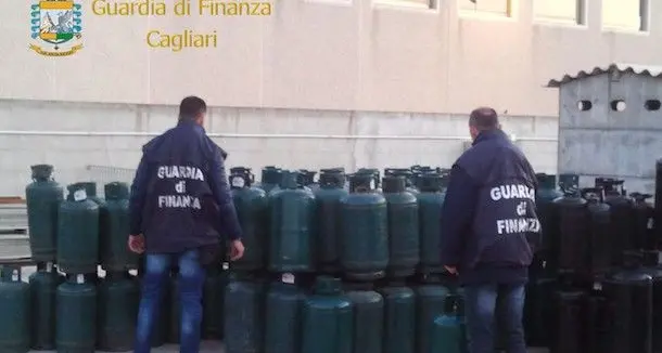 La Guardia di finanza sequestra 3.800 kg di gpl in bombole detenuti in violazione della normativa antincendio