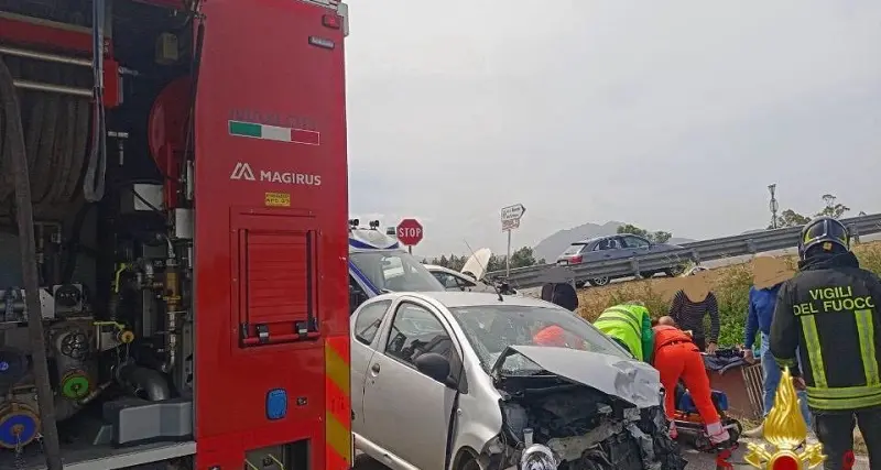 Olbia, scontro fra due auto: ferita una donna