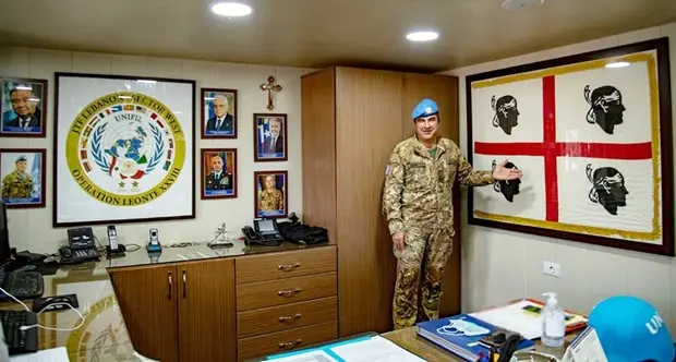 Michele Pais: “La Bandiera dei Quattro Mori incorniciata nell’ufficio del Comandante del Sector West di Unifil”