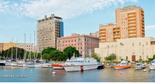 Cagliari, ultraleggero precipita in mare