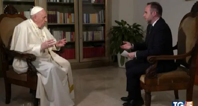 Papa Francesco: \"Il vaccino va fatto, è etico. Io mi sono prenotato\"