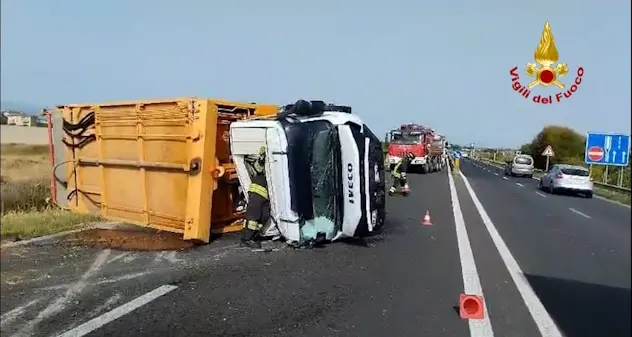 Selargius. Scontro auto-camion, conducenti estratti dai veicoli: sono gravi