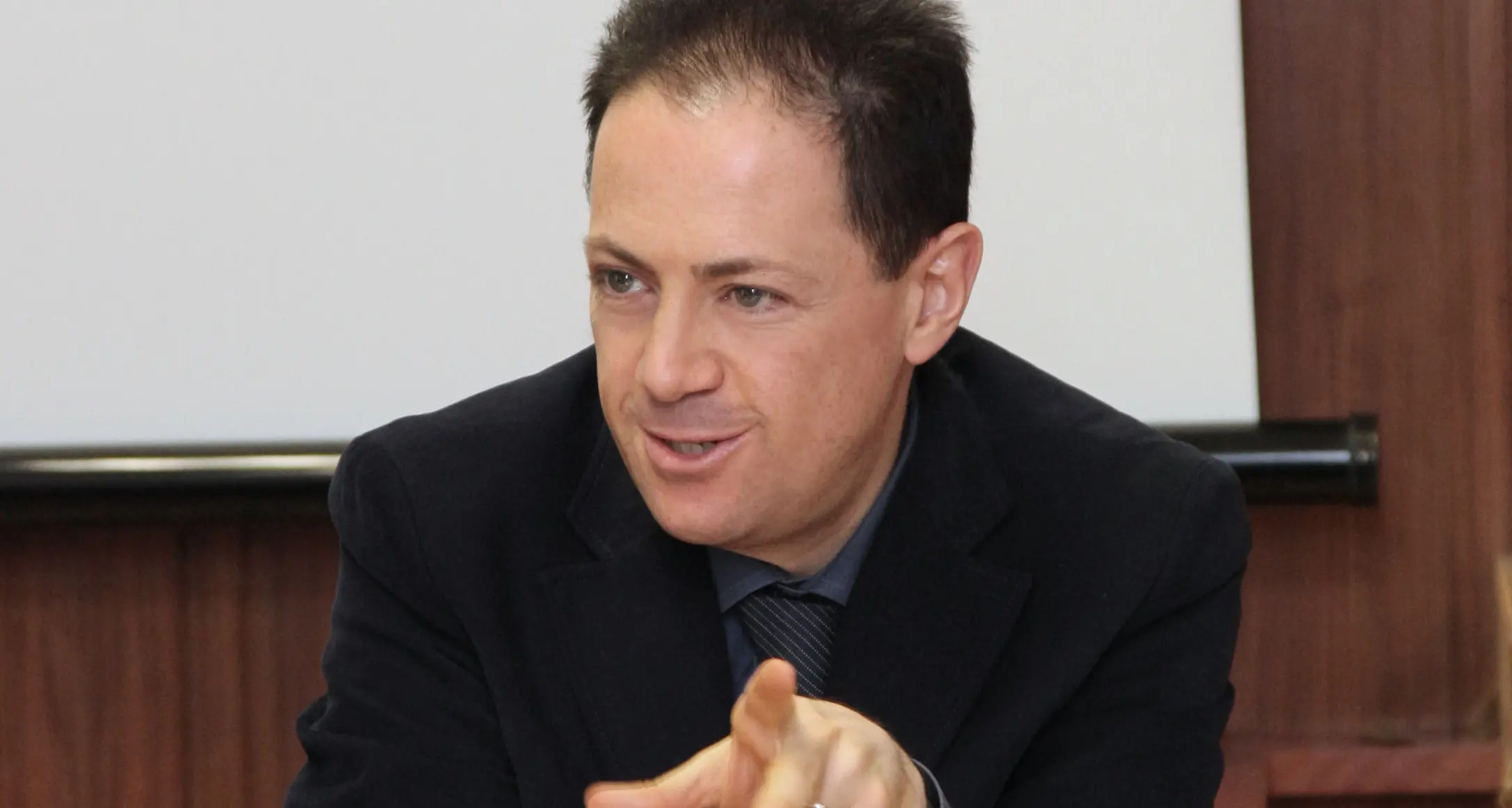 Roberto Deriu: \"Abbanoa, due soluzioni in campo. Due visioni della politica\"