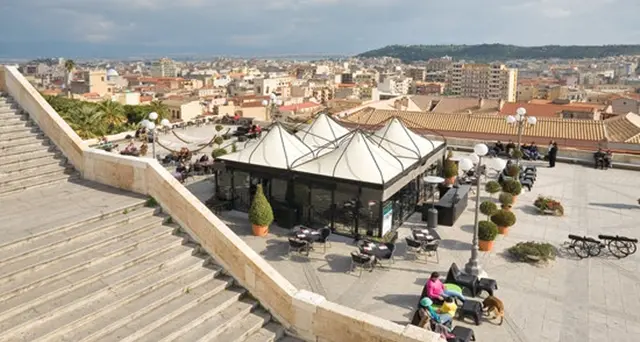 E’ in coma farmacologico il 17enne precipitato dal Bastione