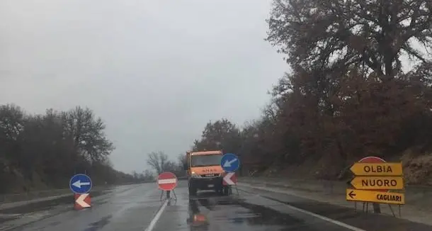 Frana sulla Statale 389 Nuoro-Lanusei, strada chiusa e traffico deviato