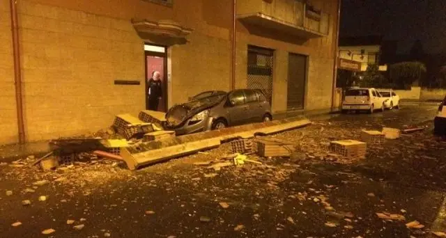 Balcone crolla in via Pessina, poteva essere una tragedia