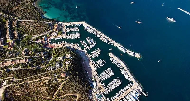 Cadavere senza testa trovato nelle acque di Portisco