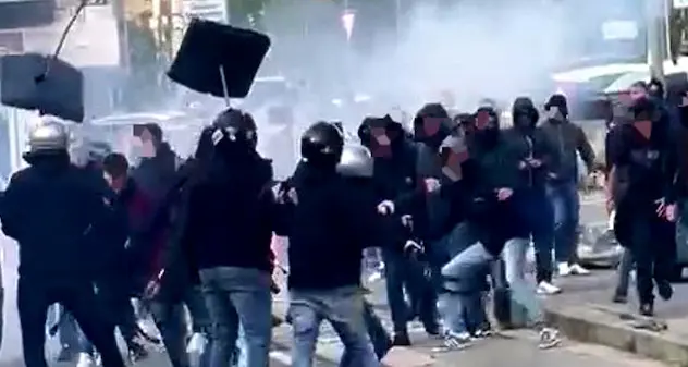 Rissa prima di Genoa-Cagliari, identificati 30 tifosi rossoblu