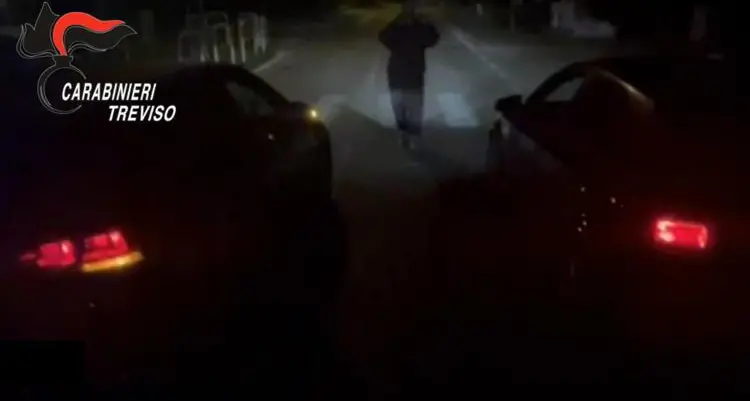 Gara di velocità tra auto a Treviso, piloti 20enni incastrati da video finito sui social