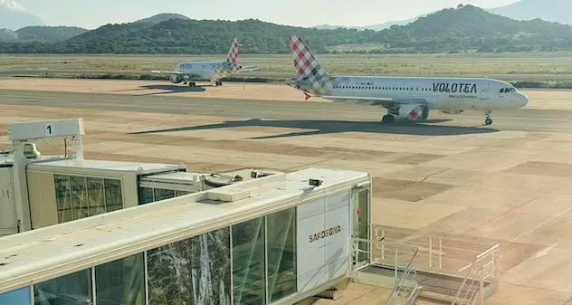 Olbia. Aereo dell'Enav finisce fuori pista, scalo chiuso