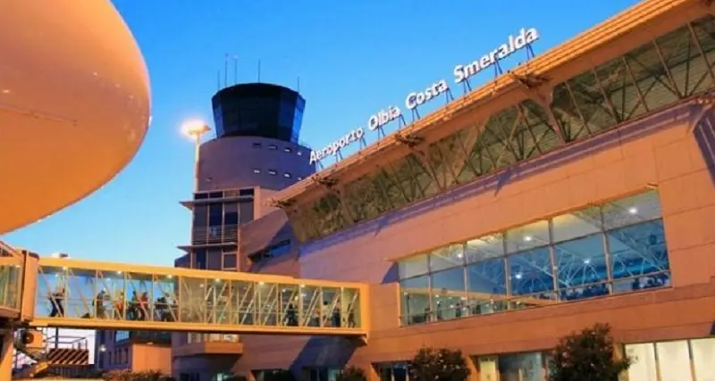 Olbia, aereo fuori pista: scalo ancora chiuso, 4 voli cancellati