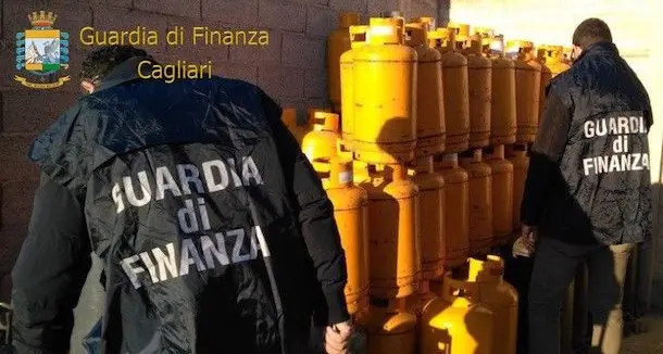 Deposito di bombole gpl senza autorizzazione: sequestro nell'hinterland