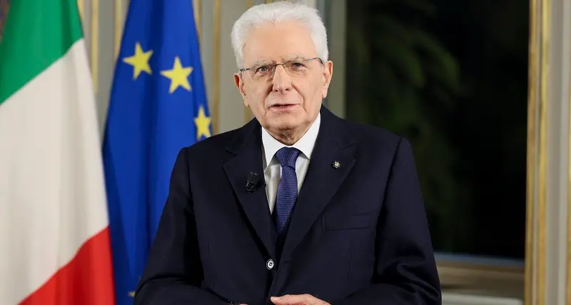 Mattarella all'esercito: \"Guerre minacciano la sicurezza dell'Europa\"