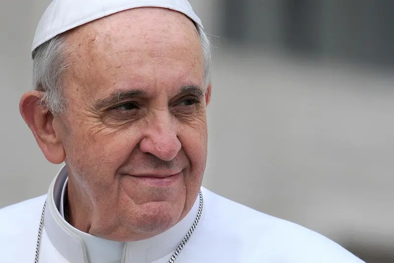 ansa - papa - Pope Francis looks on as he arrives to lead the weekly General Audience in St. Peter\\'s square, Vatican City, 10 April 2013.  ANSA/ETTORE FERRARI