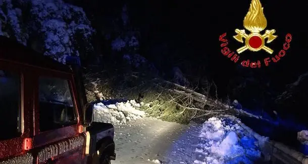 Emergenza neve nel centro Sardegna: continua senza sosta il lavoro dei Vigili del fuoco