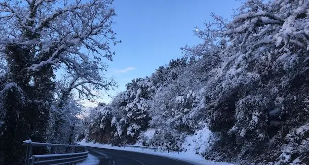 Sardegna sotto la neve e stretta nella morsa del ghiaccio. Nelle prossime ore è attesa una nuova ondata di maltempo