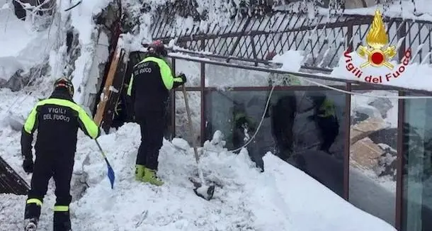 Hotel Rigopiano, estratta viva un'altra persona