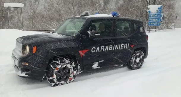 Sardegna sotto la neve. Lavoro senza sosta per i militari della Compagnia Carabinieri di Tonara