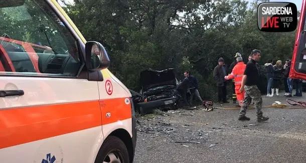 Scontro frontale tra due auto: feriti un giovane di Ollolai e una donna di Austis