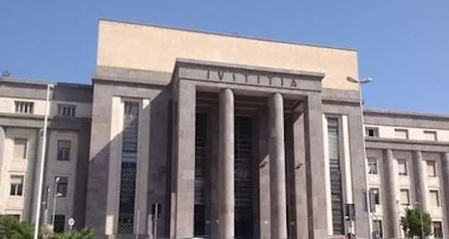 Fondi ai gruppi, cadono le accuse per 10 ex consiglieri Pd