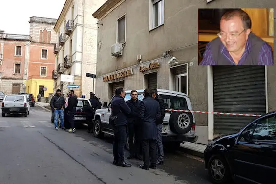 L\\'esterno dell\\'abitazione del gioielliere ucciso in casa a Sorgono, in provincia di Nuoro, durante un tentativo di rapina, 7 Febbraio 2017. L\\'uomo \\u00CB stato trovato privo di vita nella sua abitazione di via IV Novembre imbavagliato e legato a una sedia,  ANSA/ FOSSATI\\n\\n