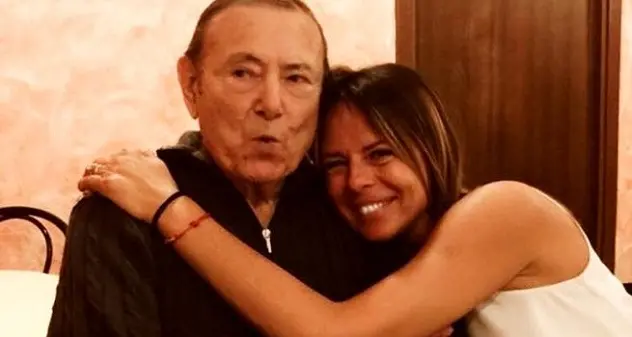 E' morto il papà di Paola Perego, aveva contratto il Covid