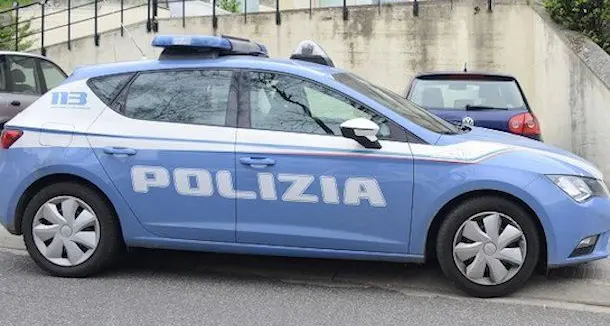Otto auto danneggiate e una incendiata: individuati e denunciati i responsabili