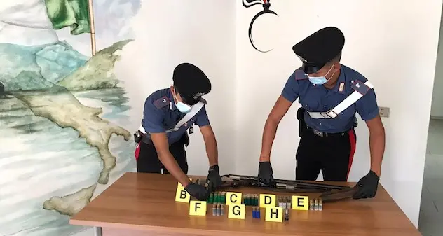 Dorgali, 65enne trovato in possesso di armi ed esplosivo