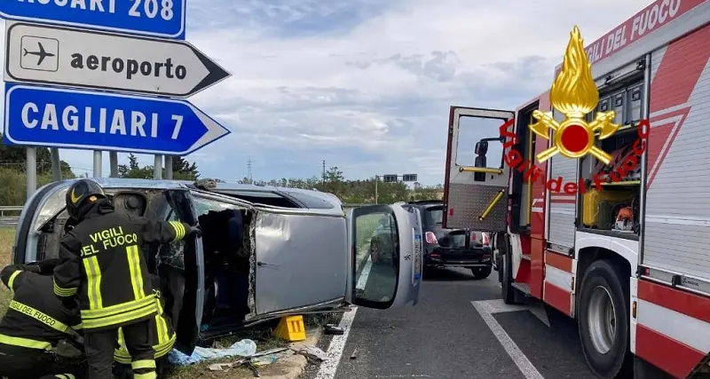 Incidente stradale Elmas, auto si ribalta: grave una donna