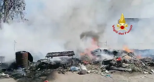 Il disastro in via San Paolo, due Vigili del Fuoco colti da malore