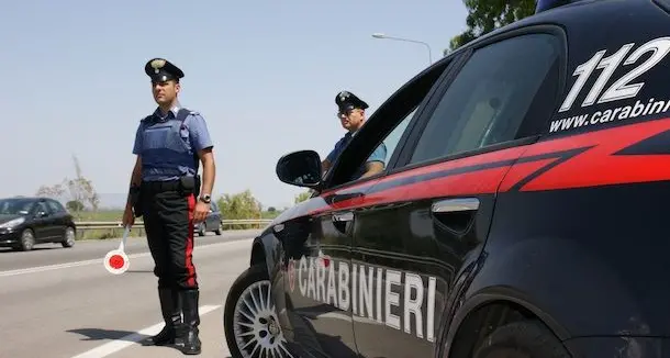 Auto rubata a Desulo bruciata nella notte lungo la strada che collega Allai a Samugheo