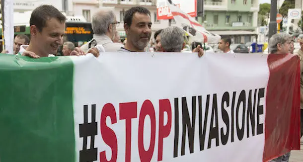 Corteo contro i migranti: insulti e provocazioni fra opposte fazioni
