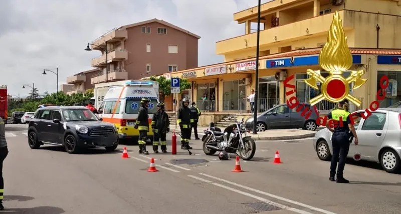 Schianto fra auto e moto a Olbia, centauro ferito